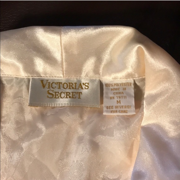 Lovely ivory floral silk pajamas - Picture 2 of 2